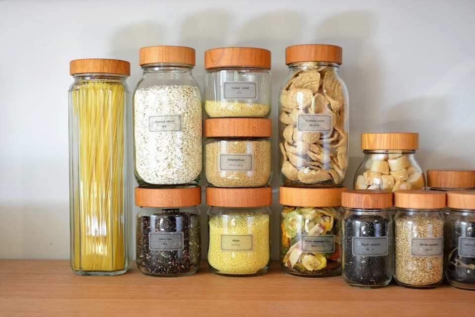 MokuNejiの保存瓶シリーズ。パスタケースから並べて美しい定番の保存瓶に、スタッキングが可能なタイプも