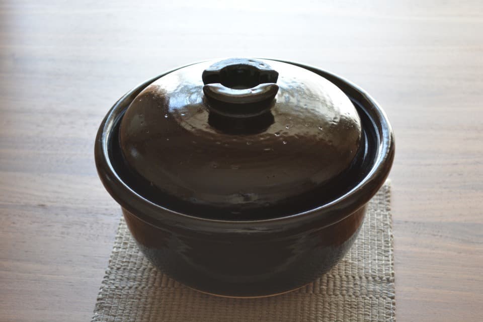 ２合炊き用の小さな土鍋。量を減らして１合で炊くことも出来るので１人暮らしの方にもおすすめです。