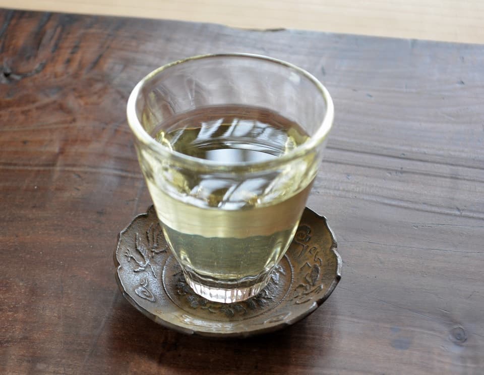 八稜鏡茶托×グラス（使用イメージ）