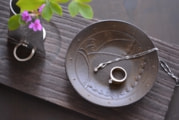 銘々皿 (丸蝶) × すずはな (スタンドセット) × ちょこっとトレー ＜鈴木盛久工房 × 能作 × 岩本清商店＞ ｜ 暮らしのほとり舎