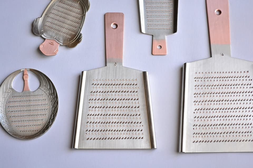 銅おろし金 羽子板 4番両面 6番両面 プロの料理人も愛用する大矢製作所の銅おろし金 薬味もおろせる両面仕様 刃の立て直しが出来る一生もの 国産 日本製 銅おろし金 羽子板 4番両面 6番両面 プロの料理人も愛用する大矢製作所の銅おろし金 薬味もおろせる両面仕様 刃の立て直しが出来る一生もの 国産 日本製