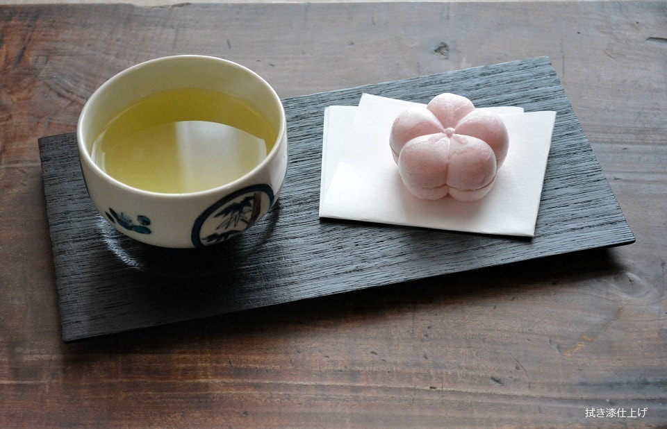 ちょこっとトレー 拭き漆仕上げ × 和菓子 ＜岩本清商店＞ ｜ 暮らしのほとり舎