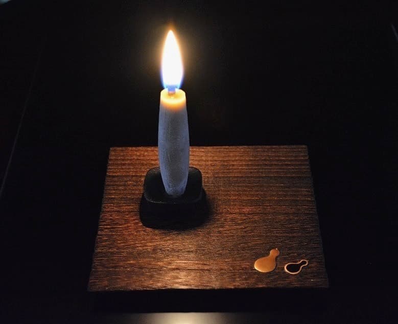 ろうそく等伯(3号)×角トレー(蒔絵)<高澤ろうそく店×岩本清商店>