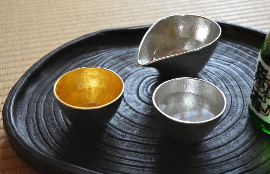 天然木口盆 × 錫酒器 ＜岩本清商店 × 能作＞｜暮らしのほとり舎