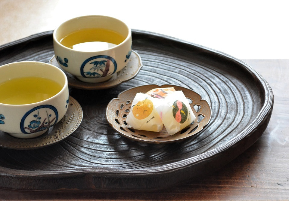 天然木口盆 × お茶菓子 ＜岩本清商店＞｜暮らしのほとり舎