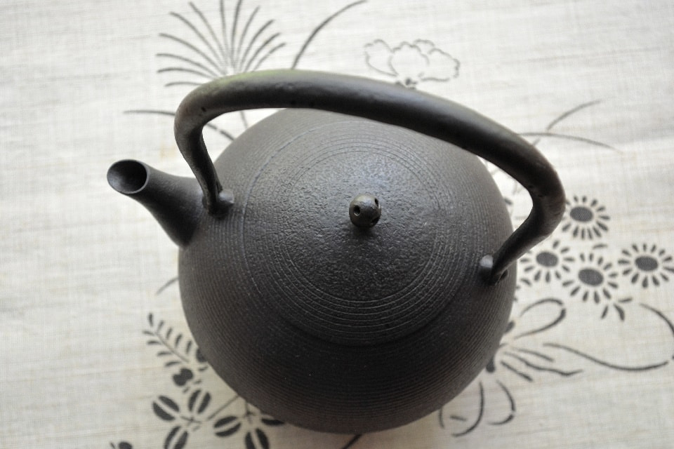 上から見た日の丸形鉄瓶