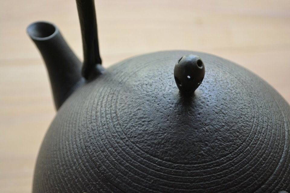 蓋つまみのデザイン（日の丸形鉄瓶）