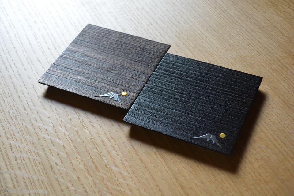 角トレー (蒔絵) ウレタン仕上げ × 拭き漆仕上げ ＜岩本清商店＞ ｜ 暮らしのほとり舎