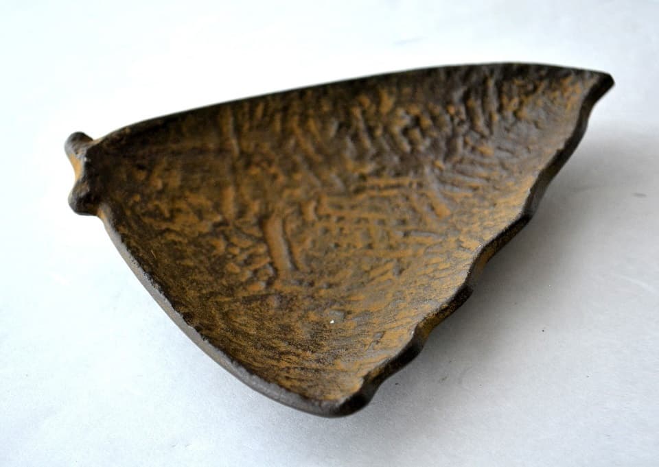 銘々皿「三角蝶」 デザイン・意匠詳細