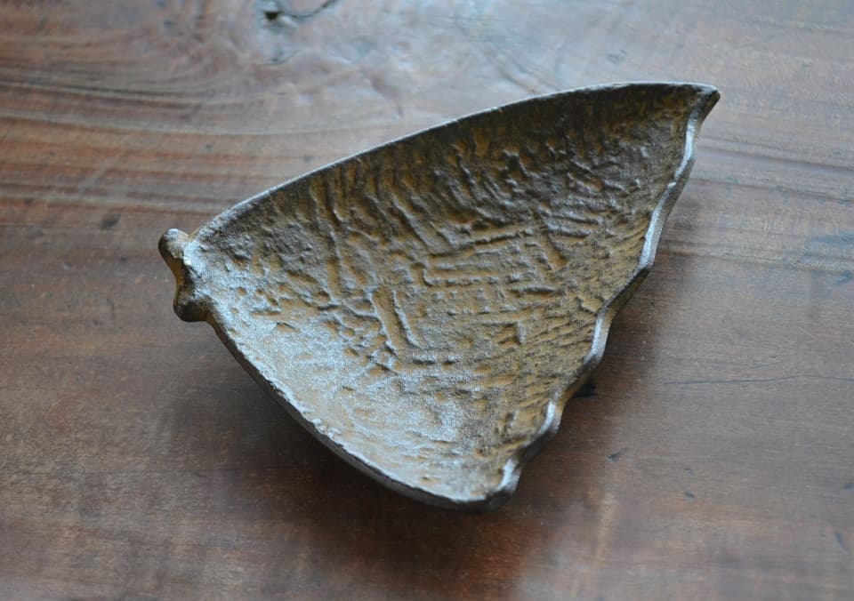 銘々皿「三角蝶」(表)