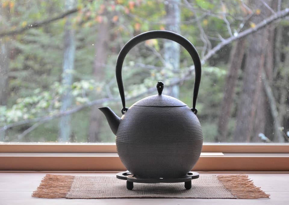 日の丸形鉄瓶 ＜鈴木盛久工房＞ ｜ 暮らしのほとり舎