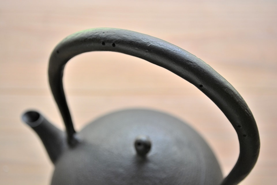 袋鉉仕様の持ち手(日の丸形鉄瓶)