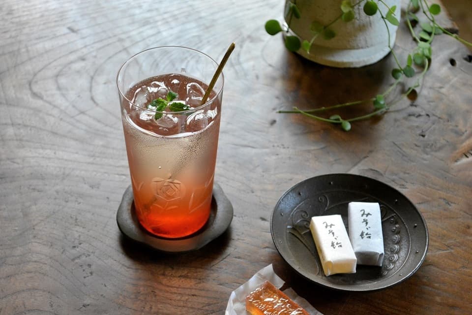 東京復刻ガラス・BRUNCH (薔薇) 10オンス × コースター (梅) ＜廣田硝子 × 鈴木盛久工房＞ ｜ 暮らしのほとり舎