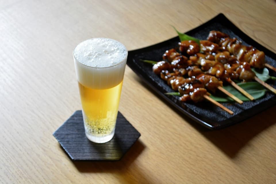 大正浪漫硝子 十草 8オンスタンブラー × 六角トレー (拭き漆) ＜廣田硝子 × 岩本清商店＞ ｜ 暮らしのほとり舎