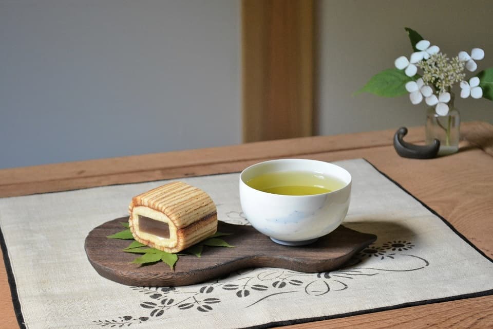 ひょうたんトレー (大) × 和菓子 ＆ 湯呑 ＜岩本清商店＞ ｜ 暮らしのほとり舎
