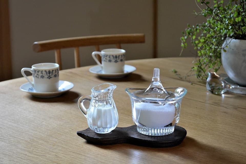 ひょうたんトレー (中) × シュガーポット ＆ ミルクピッチャー ＜岩本清商店 × 廣田硝子＞ ｜ 暮らしのほとり舎