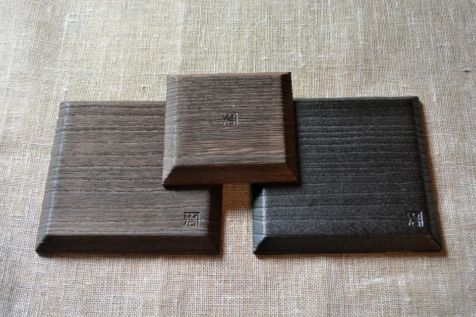 角トレー (ウレタン・拭き漆) × チビ角トレー 裏・焼印・カネイワ印 ＜岩本清商店＞ ｜ 暮らしのほとり舎
