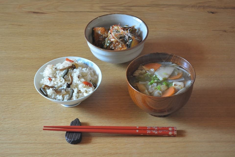 汁椀 日本の器 (楓・カエデ) × 輪島うるし箸 楓 (花紅葉) ＜我戸幹男商店 × 橋本幸作漆器店＞ ｜ 暮らしのほとり舎