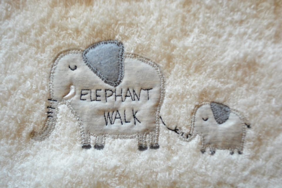 フラッフィー×アップリケ刺繍（ゾウ）