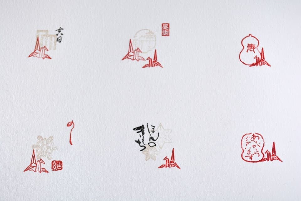 遊楽の印「折鶴 (赤・白)」 印影組み合わせイメージ ｜ 暮らしのほとり舎