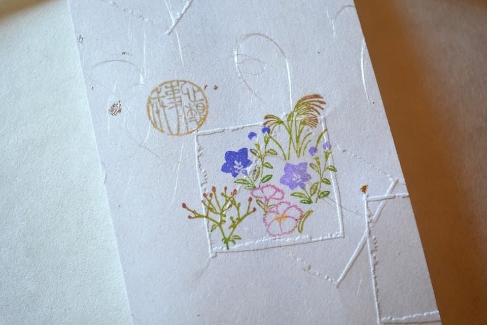 「墨枠」エンボッサー × 遊楽の印「秋の草花」シリーズ 和紙帯｜暮らしのほとり舎