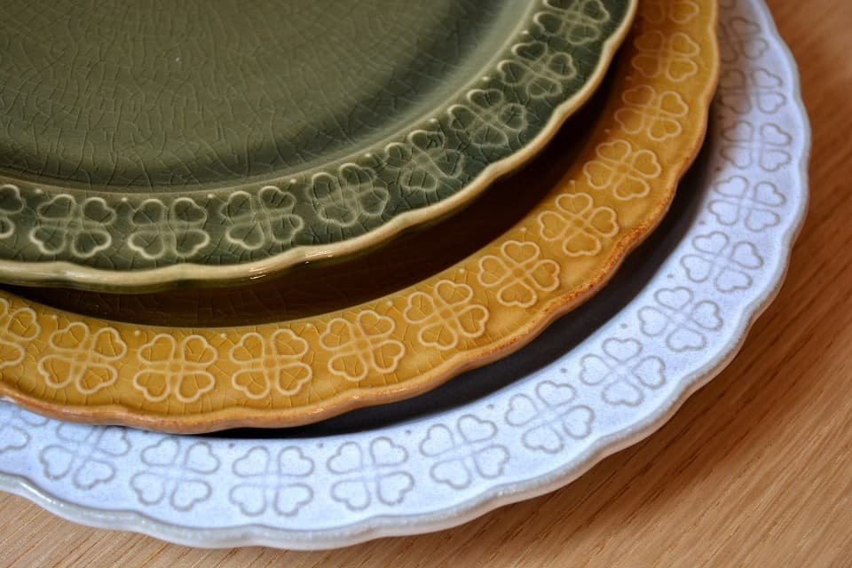 白詰草|プレート(貫入×クローバー模様)