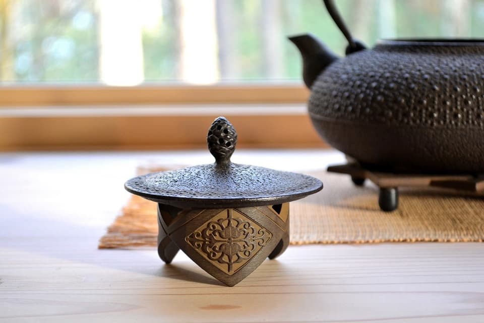 蓋置「万華鏡」 使用イメージ <鈴木盛久工房> | 暮らしのほとり舎