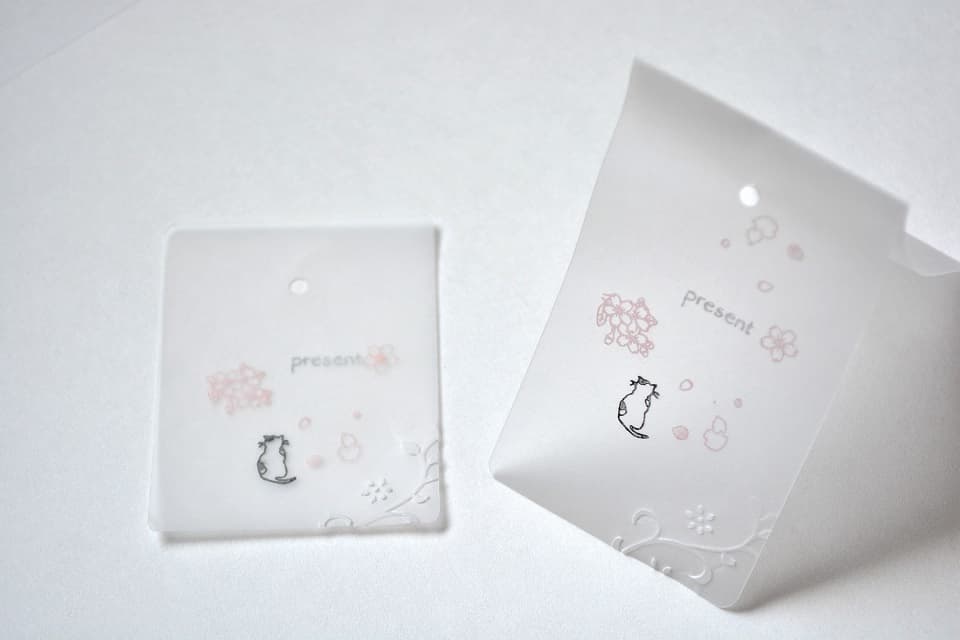 【使用例】遊楽の印｜桜シリーズ×ぶちねこ×present×エンボッサー・唐草文