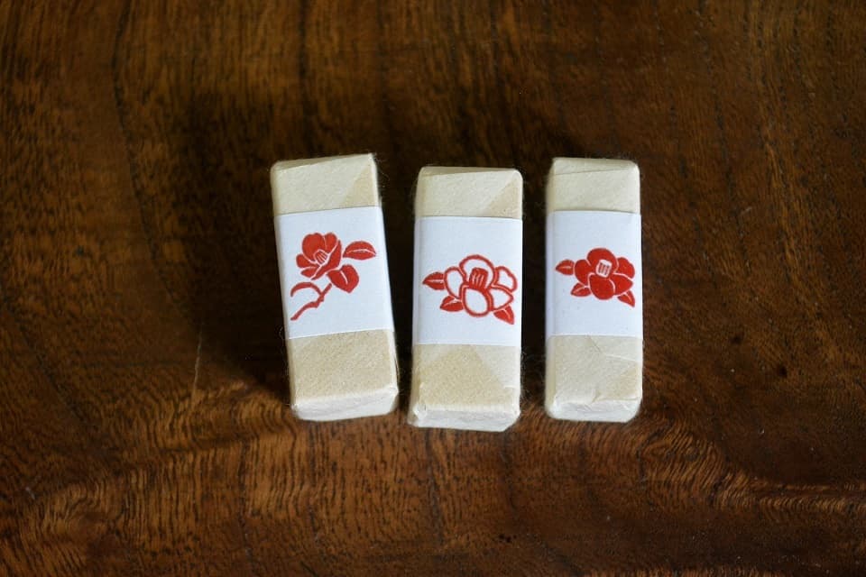 茶道の茶花としても好まれる早春の情景を彩る花「椿」の遊印（遊楽の印）＜工房 蓮＞