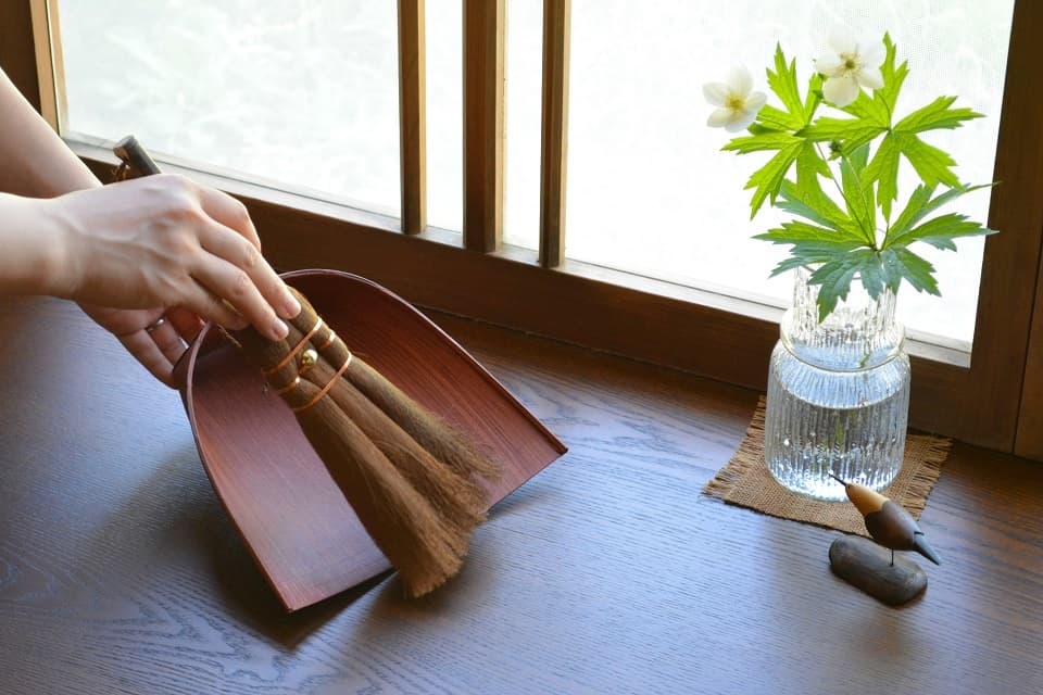 【使用イメージ】3玉荒神箒×はりみ（小）＜山本勝之助商店×白木屋傳兵衛＞