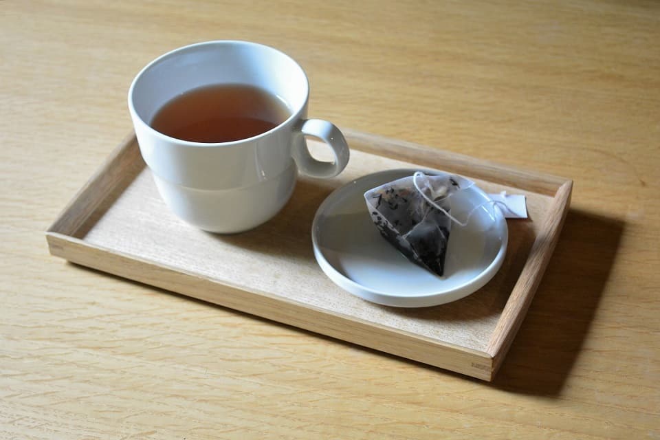 カフェトレイにも最適な「小」サイズ【国産楢材のトレイ】