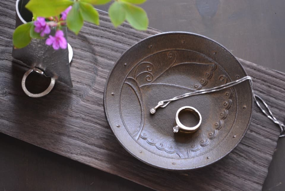 「丸型」の銘々皿は、アクセサリートレイや小物入れとしても素敵です。茶托としてもお使い頂けます。