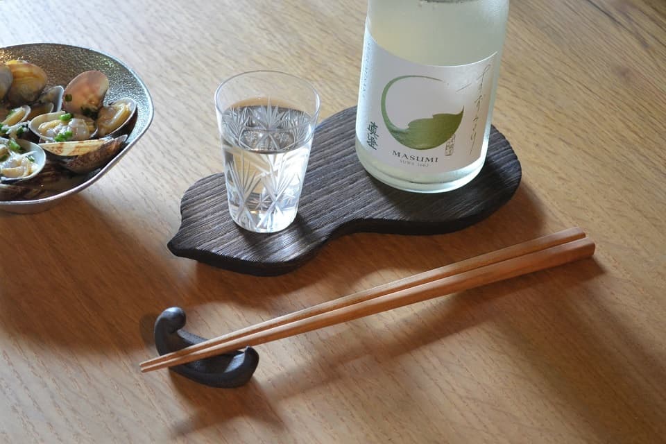 日本酒やリキュールなどにぴったりのショットグラスのようなサイズ感【東京復刻ガラス BRUNCH（稲束 / 2オンス）】