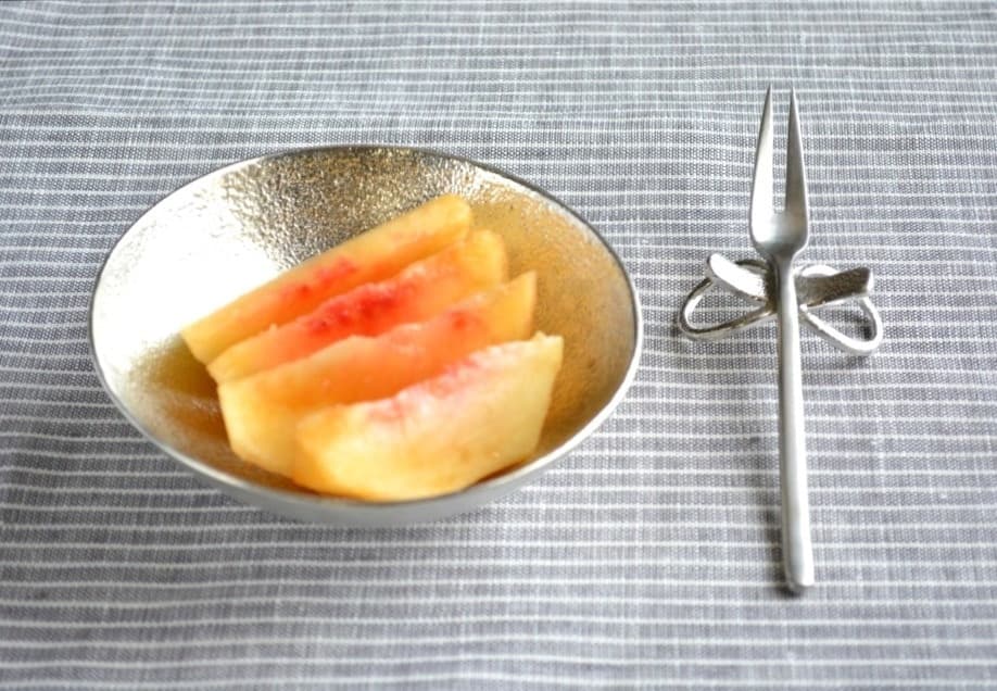 錫は熱伝導率が高いので冷蔵庫に数分入れておくだけであっという間に冷たくなります【Kuzushi「Tare」】