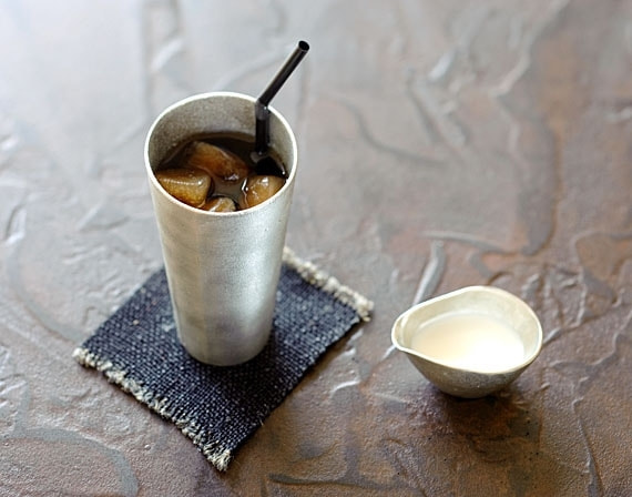 錫には水やお酒の不純物を吸着してまろやかにする効果があると言われています【ビアカップ&ピッチャー】