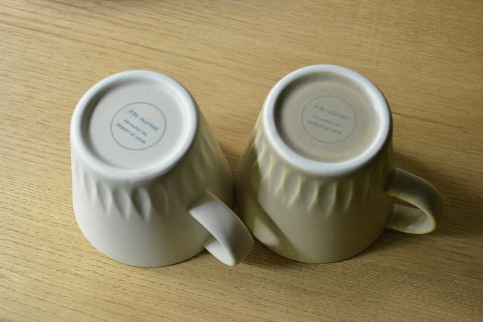 底には4th-marketの刻印入り（ローリエ マグカップ）