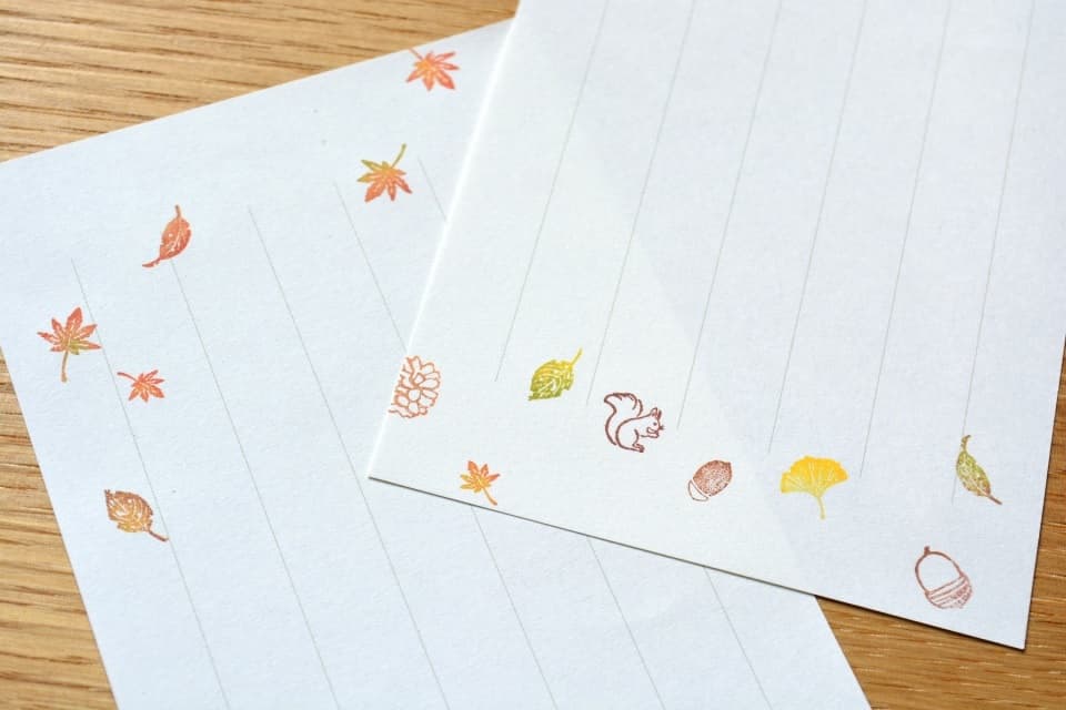 秋の季節に大活躍の遊印「リス×どんぐりころころ×まつぼっくり×もみじ・銀杏・枯葉」＜工房 蓮＞