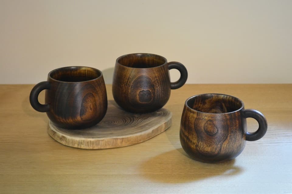 軽くて丈夫、やさしい口当たりの天然木製拭き漆マグカップ(シェーヌ・ドゥシリーズ)<オークヴィレッジ>