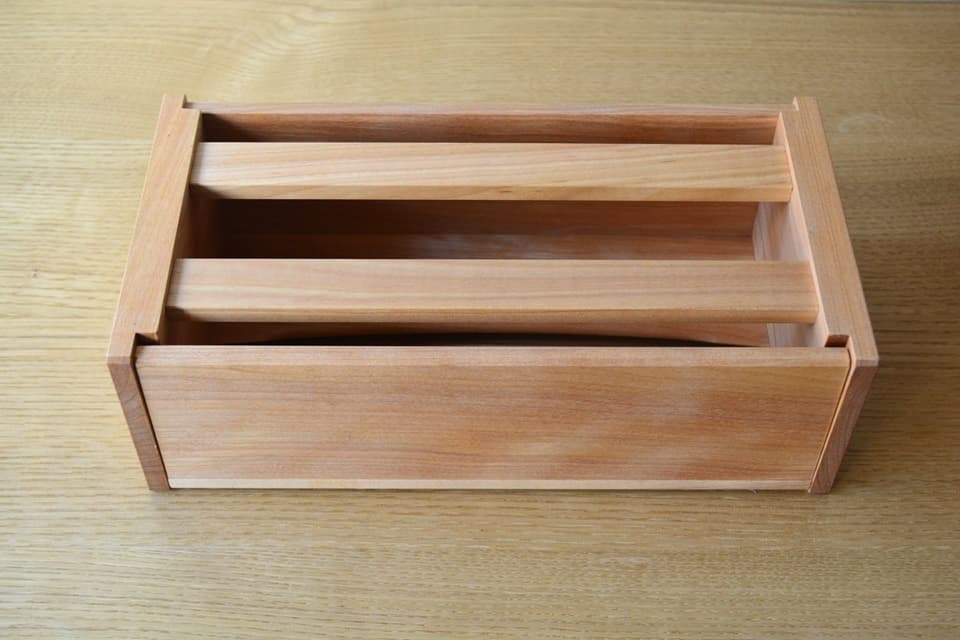 国産材使用の天然木製ティッシュボックス（裏側）＜オークヴィレッジ＞