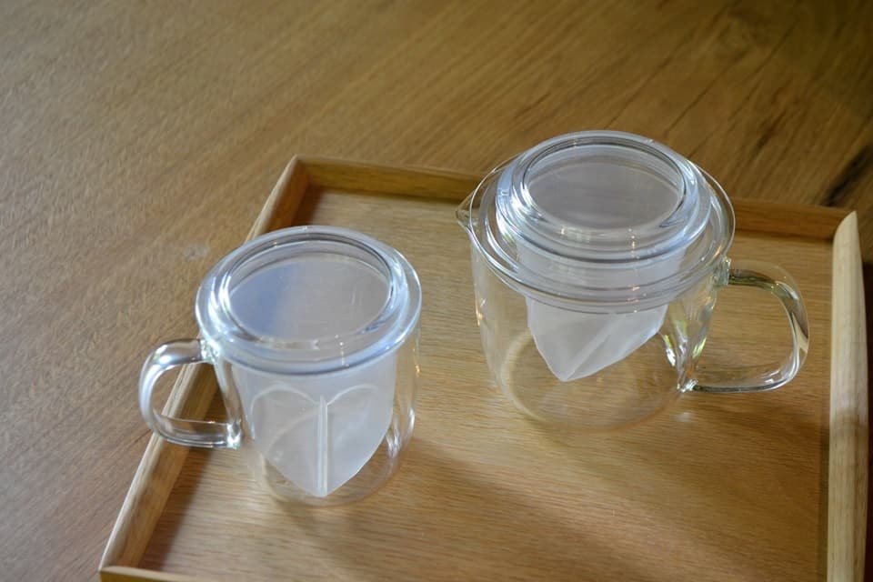 フィルター(茶漉し)付きの使い勝手の良い耐熱ガラス製のティーポット&マグ