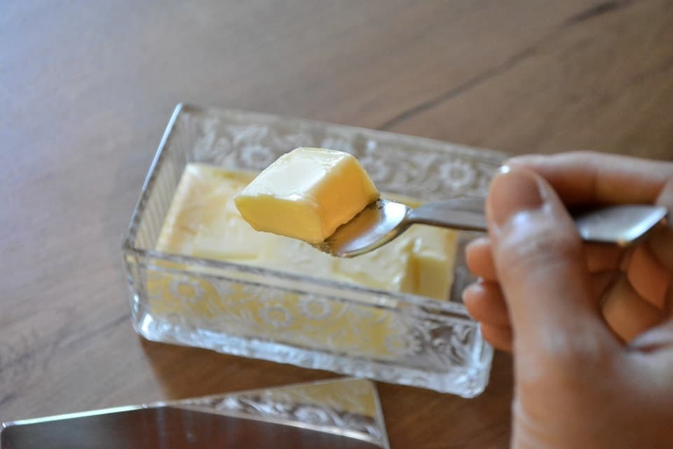 バターをブロック状に切り出すのもお手の物(バターナイフ)