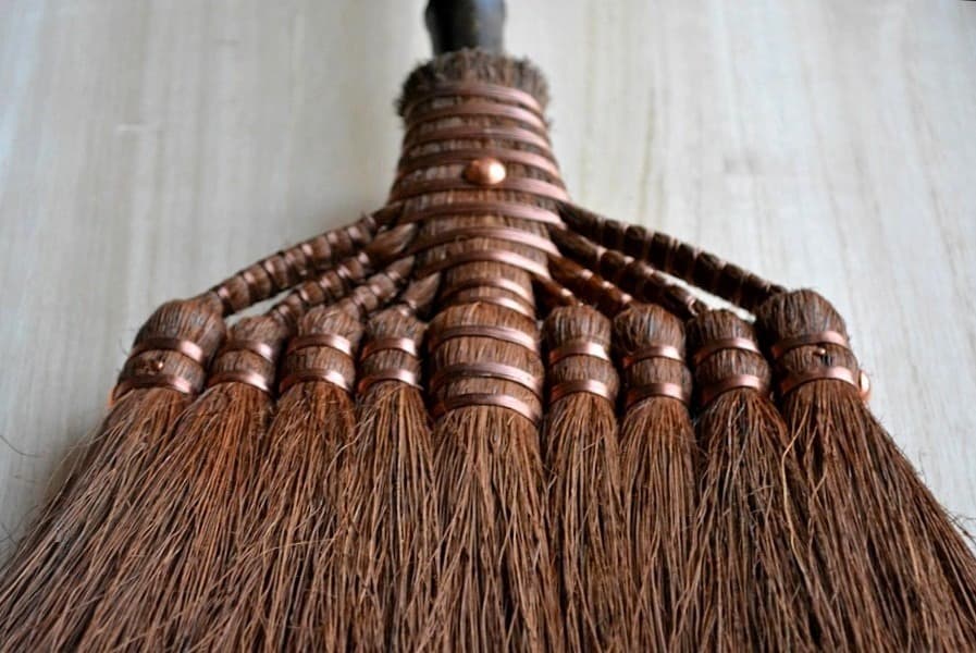 【棕櫚箒】9玉長柄箒(最高級鬼毛)銅線巻き<山本勝之助商店>