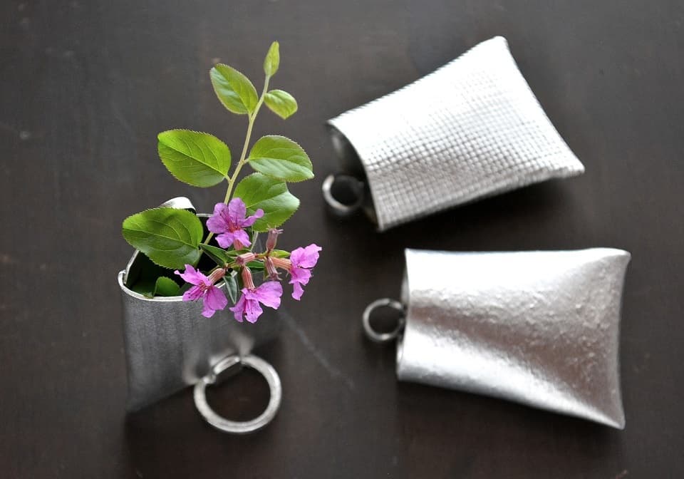 花器すずはな（置き型使用イメージ）