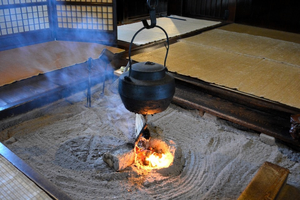 季節の言葉 囲炉裏 いろり 季節の言葉 囲炉裏 いろり
