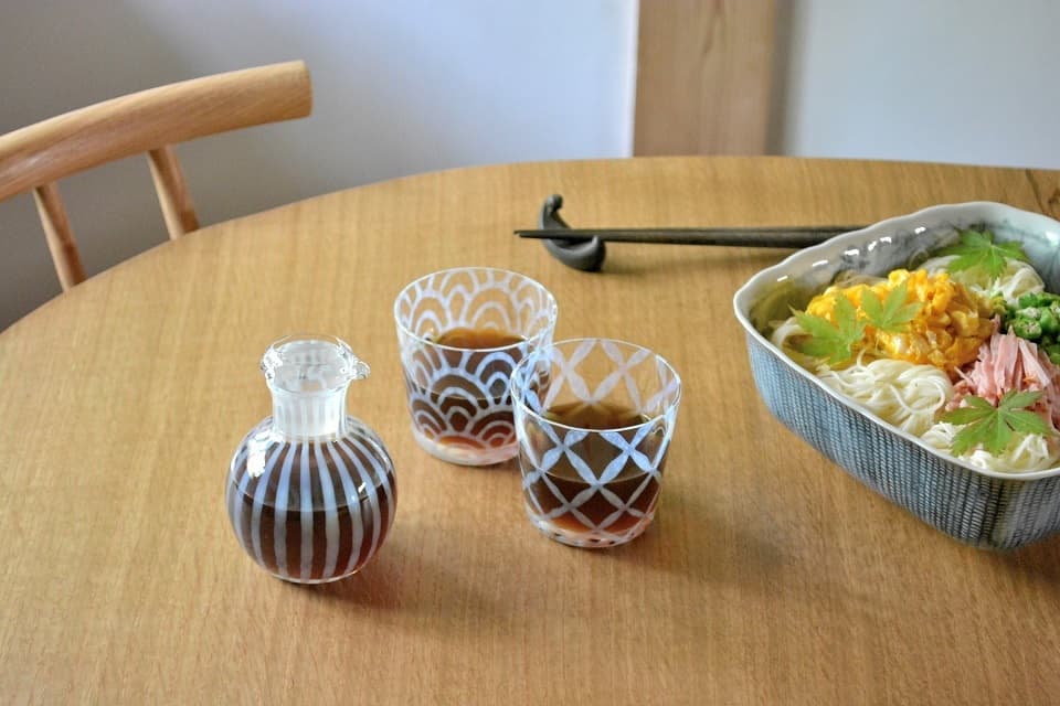 大正浪漫硝子「そばちょこ & しょうゆ差し」 × 素麺 <廣田硝子>|暮らしのほとり舎