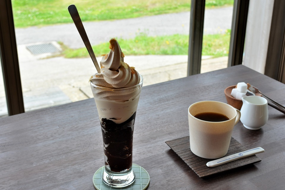 コーヒーゼリーパフェ ＜二三味珈琲 海の家＞ ｜ 暮らしのほとり舎