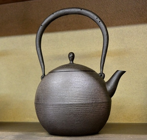 日の丸形鉄瓶 ＜鈴木盛久工房＞ ｜ 暮らしのほとり舎