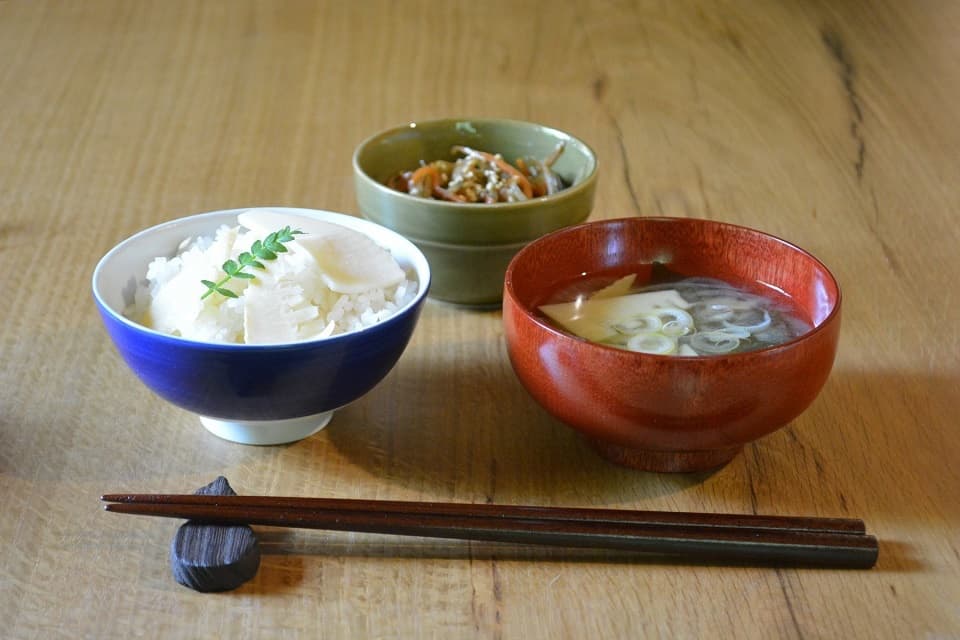 毎日の食卓に自然と馴染む橋本幸作漆器店の輪島うるし箸「WABI SABI」