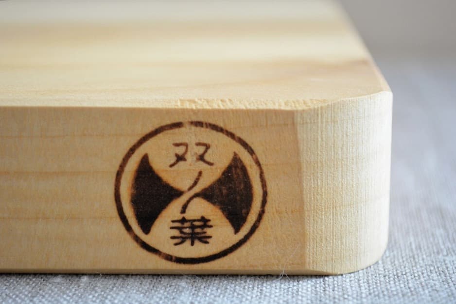 商品雑録】日本で唯一のイチョウ材専門店が作る天然一枚板のまな板