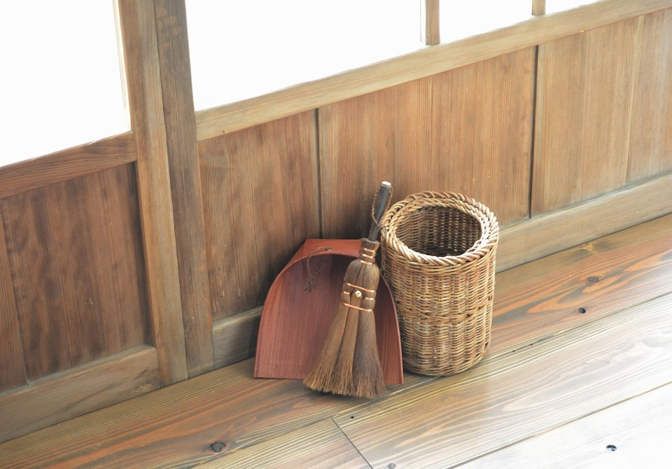 3玉 荒神箒 × はりみ(小) ＜山本勝之助商店 × 白木屋傳兵衛＞ ｜ 暮らしのほとり舎